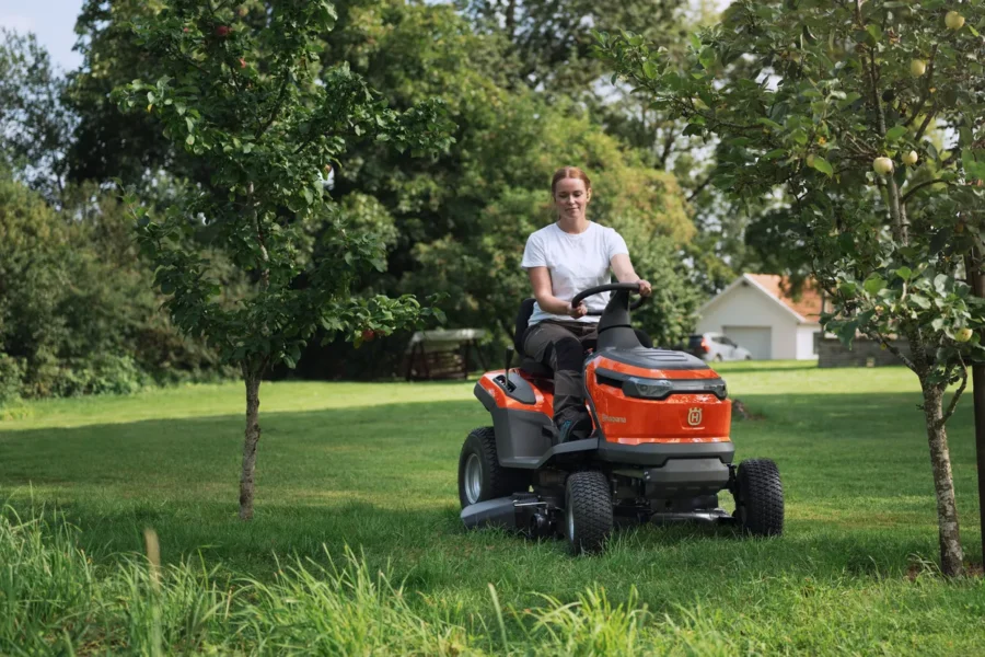 Садовий трактор Husqvarna TS 100i